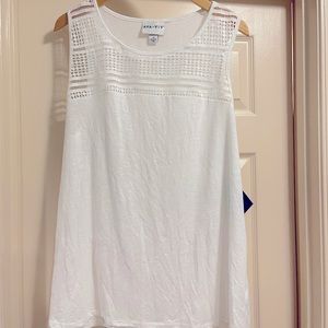 Long White Tank with Patterned Cut-Out Yoke, size 1X, NWT